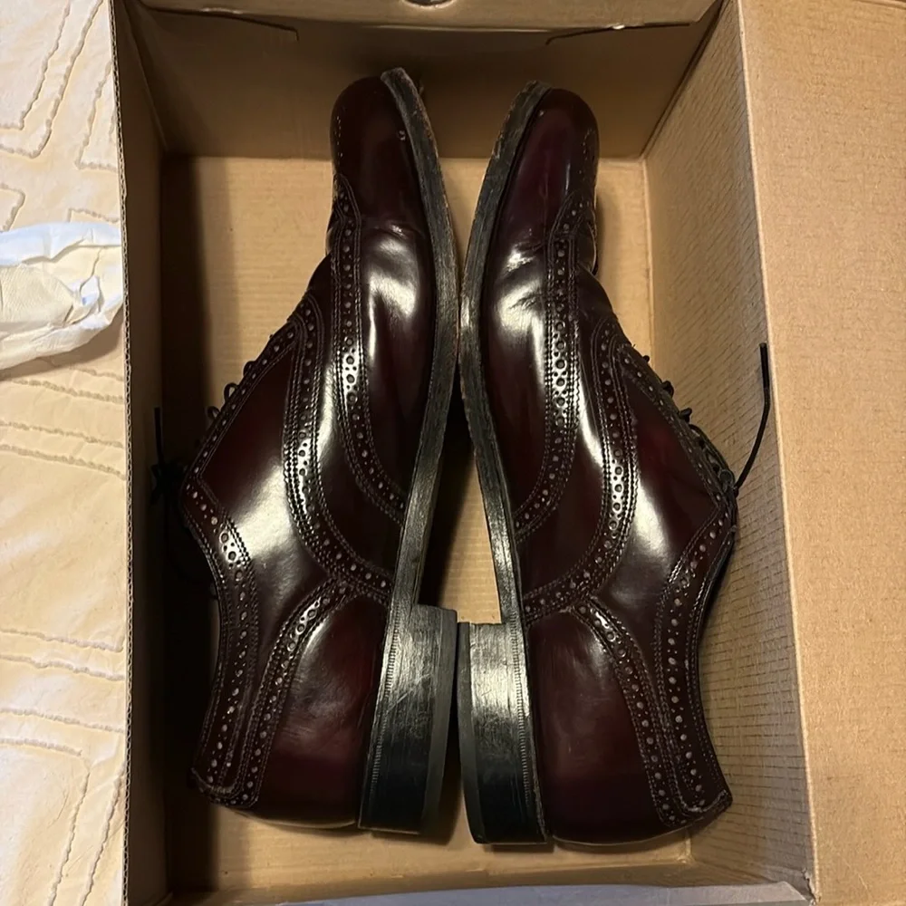Florsheim Cordovan Oxford Wingtip Shoes Classic Leather Design 10.5 WIDE WIDTH